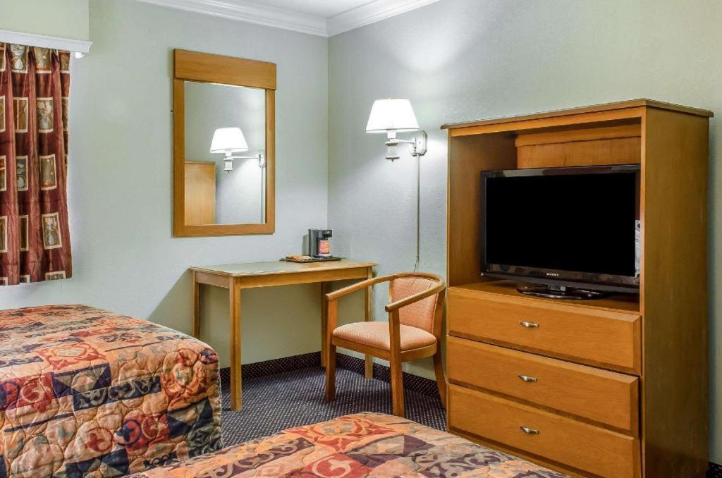 Rodeway Inn Allentown Exterior photo