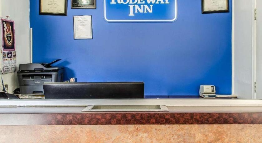 Rodeway Inn Allentown Exterior photo