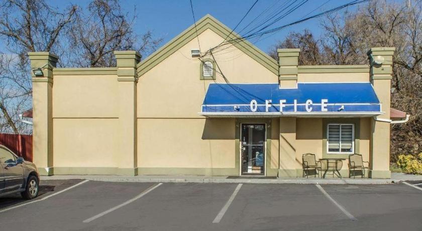 Rodeway Inn Allentown Exterior photo